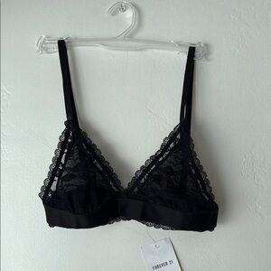 ⭐️SOLD⭐️ Forever 21 Black Lace Bralette Size Small